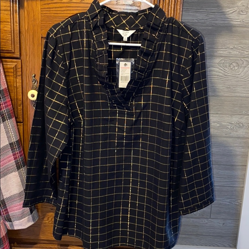 WOMENS PLUS SIZE Crown and Ivy Black/Gold Top